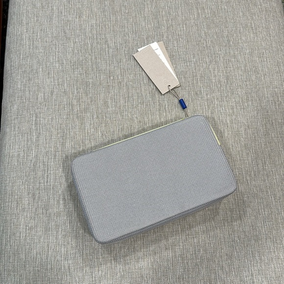 💎 NWT! Rare Rothy’s Large Catchall in Dove Gray - Picture 16 of 16